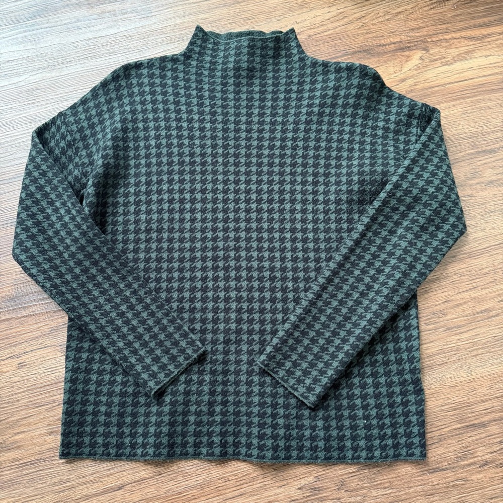 Tahari Mockneck Sweater - Black and Green Houndstooth